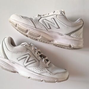 New Balance Women's Comfort Cush Walking Sneakers •Size 8